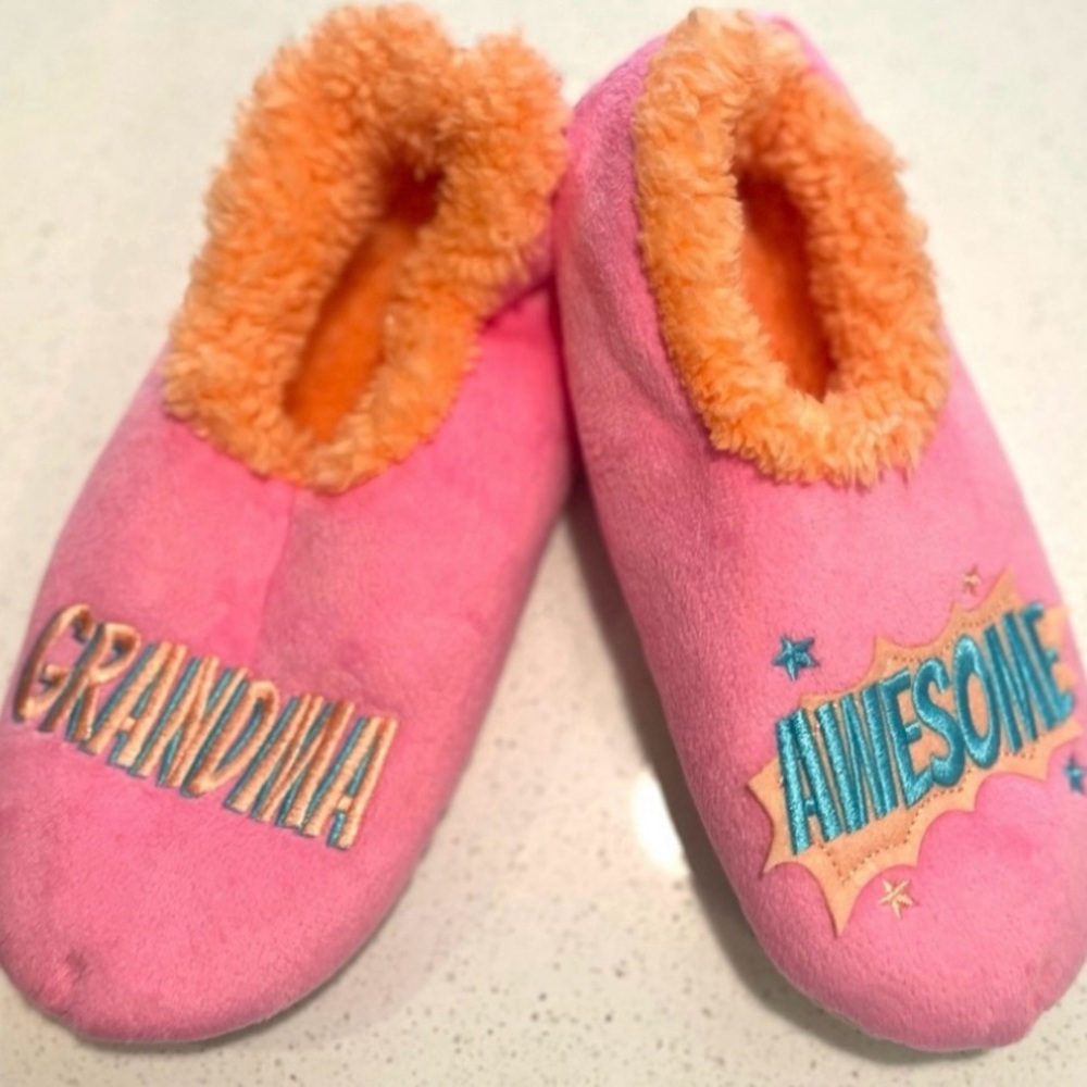 Snoozies® Pink Awesome Grandma Women's Simply Pairables Cozy Snoozies